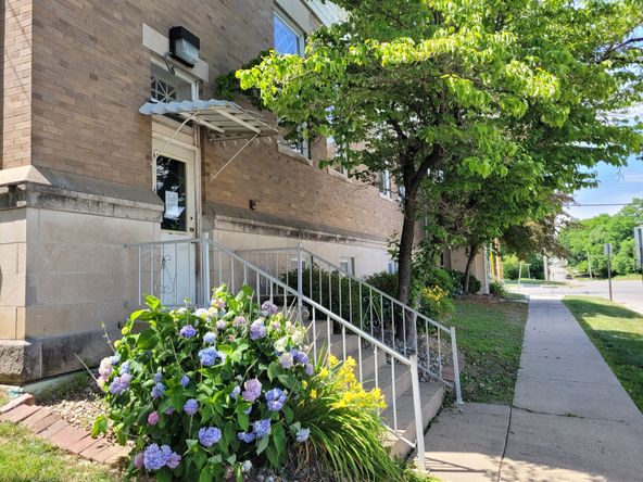214 School St, Hillsboro, IL 62049